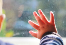 Счастливый случай: бдительные соседи и оперативные спасатели помогли маленькой девочке в Уфе f2baf65e-98fb-44ef-854e-94012eac57a0-67c43cc2