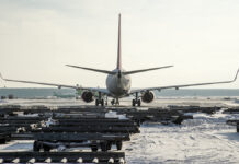 Экипаж самолета проявил высокий профессионализм в сложной метеообстановке Первый пассажирский рейс авиакомпании Red Wings Airlines на новом самолете SSJ100 в аэропорту Домодедово