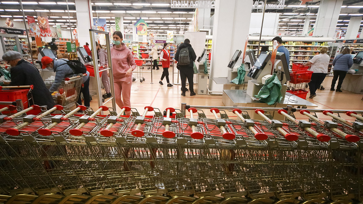 Покупатель алкомаркета на Урале спас кассира, у которого остановилось сердце