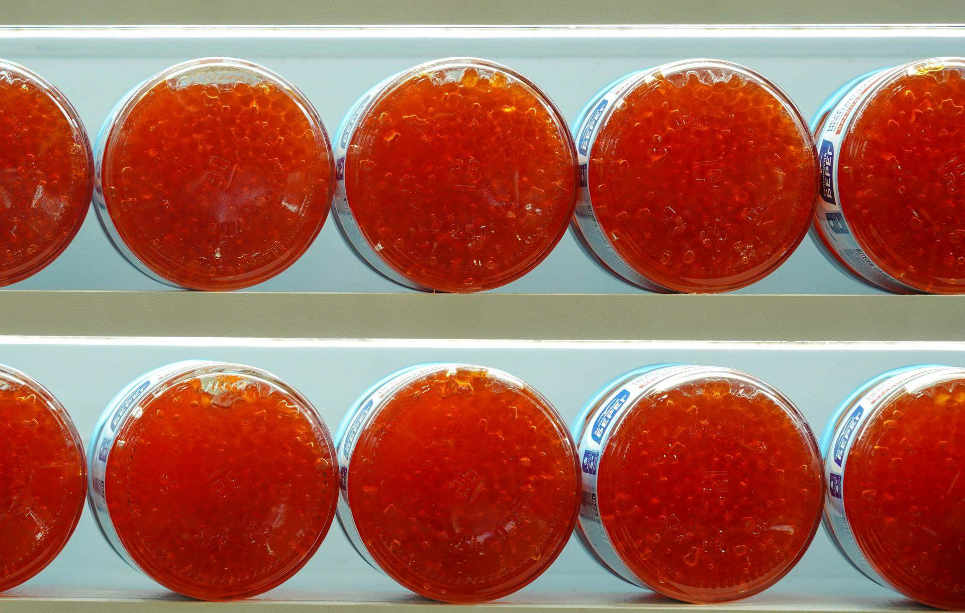 Ниже, чем перед Новым годом: красная икра в России продолжает дешеветь