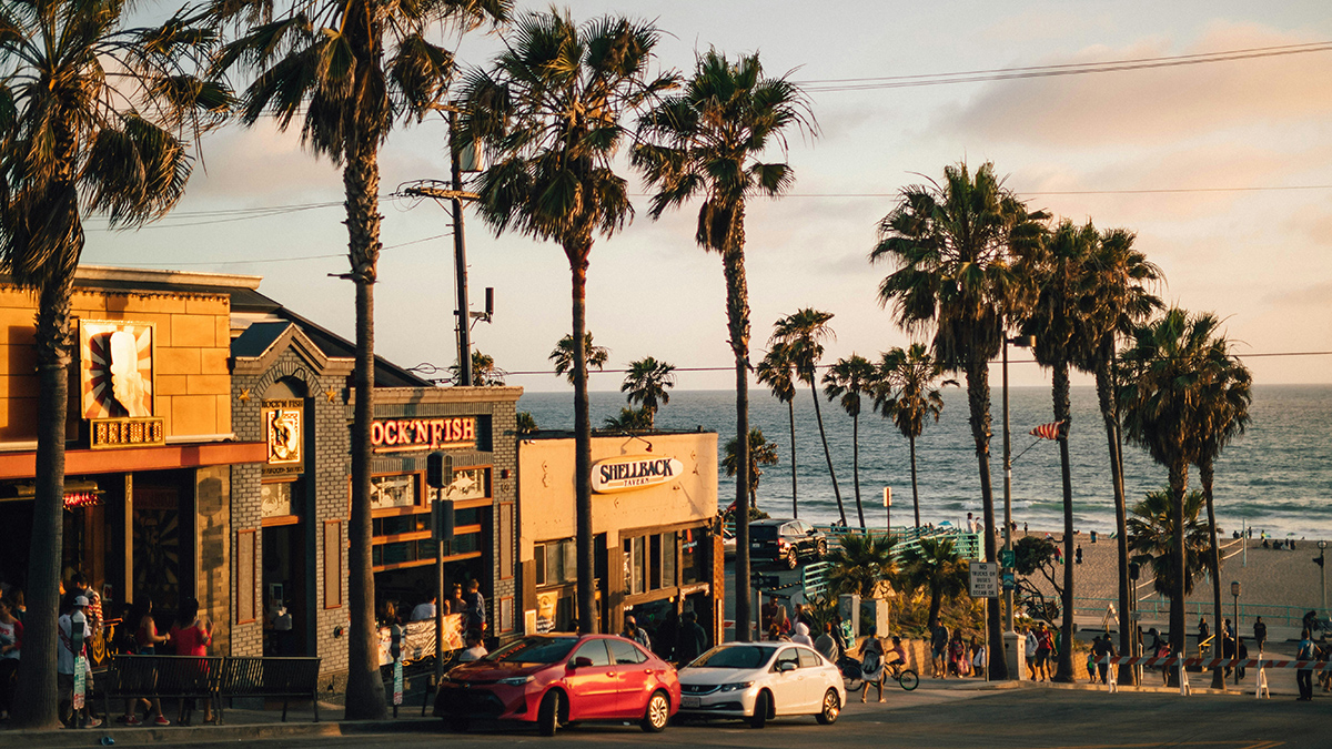 Минимум десять человек погибли из-за лесных пожаров в округе Лос-Анджелес