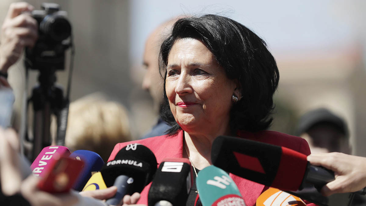 Зурабишвили заявила, что Запад поможет вырвать Грузию из «когтей России»