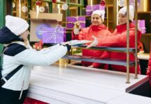 Волонтеры создают новогоднее чудо в «Домиках добра» Москвы 342661d2-ea6b-4c12-89ec-ef52e57981e5-67caddc9