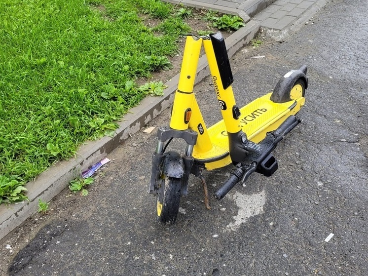 В Екатеринбурге самокатчика обвиняют в причинении тяжкого вреда бабушке