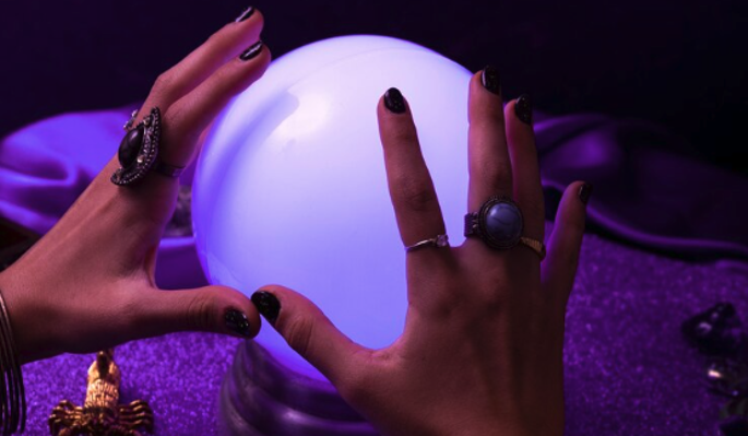 Магическое мышление: почему мы верим в чудеса? Объясняет психолог