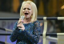 Лариса Долина восхитила стильным образом в леопардовом костюме 6e610e90-e941-4c25-8d6a-1f738d8f710e-67ec2a9f