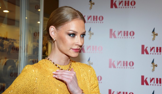 Ходченкова пришла на премьеру в обществе представительного мужчины