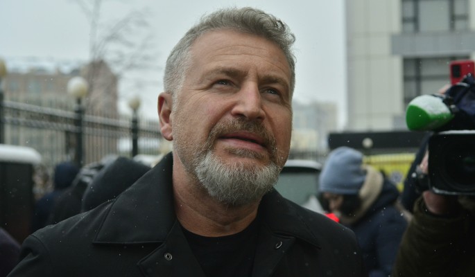 Голод – не тетка: Сбежавший из дома бомжеватый Агутин пичкается "подножным кормом"