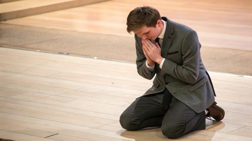 Адвокат запугал клиента корысти ради