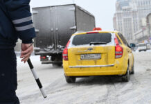 Важные перемены в системе продления водительских прав ДПС ГАИ РЕЙД На фото инспектор Котов Егор