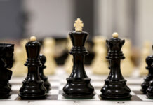 Драматический финал: шахматист Иванчук пережил эмоциональное потрясение в битве с американским гроссмейстером Встреча гроссмейстера Сергея Карякина с воспитанниками шахматного клуба имени Петросяна