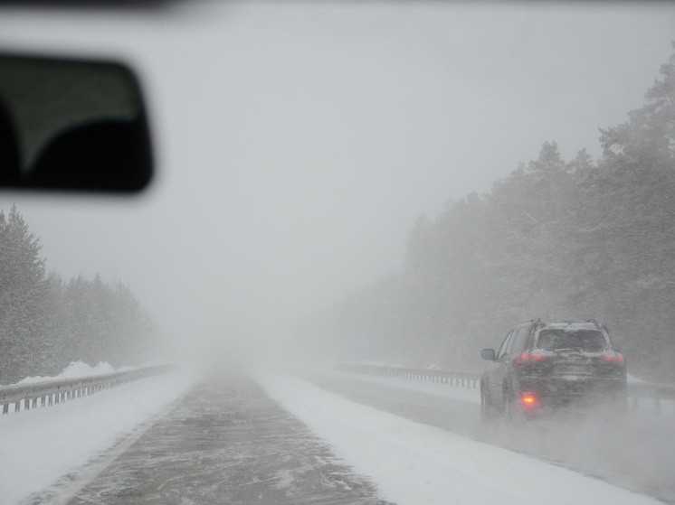 Трассы в Свердловской области скует гололед