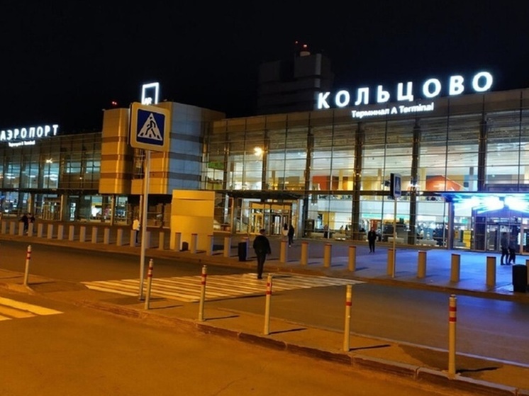 Три самолета ушли на запасной аэродром из-за ледяного тумана в аэропорту Кольцово