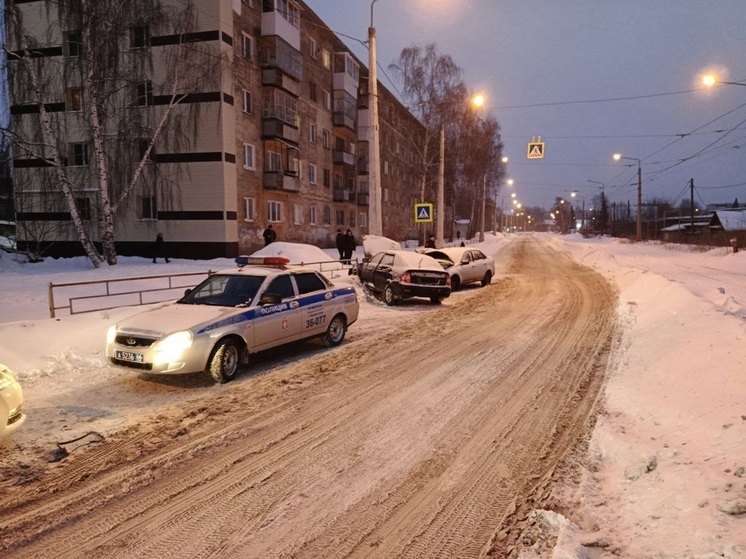В Нижнем Тагиле лишенный прав водитель попал в ДТП и был госпитализирован
