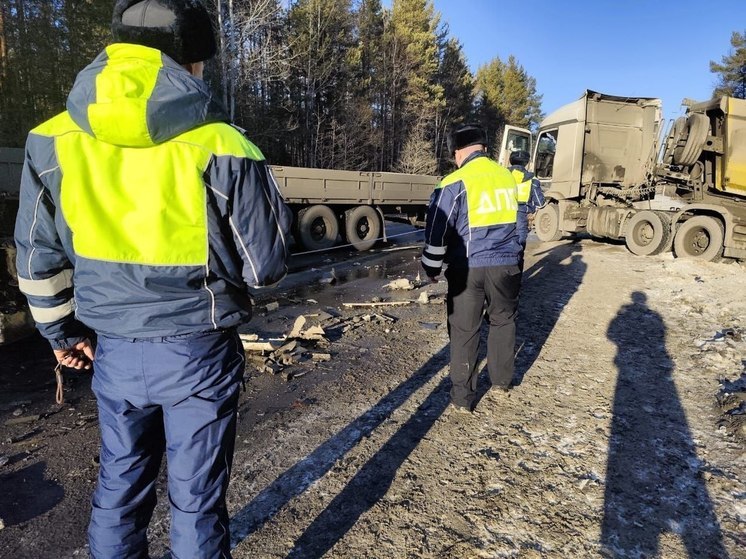 Восстановили движение после смертельного ДТП на свердловской трассе