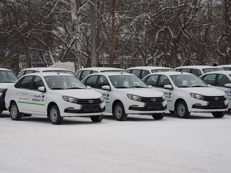 128 автомобилей передали в 44 больницы Свердловской области