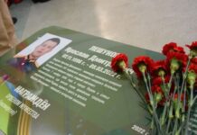 Парта Героя навсегда вписана в историю школы №166 Екатеринбурга parta geroya navsegda vpisana v istoriyu shkoly 166 ekaterinburga-ekaterinburgu-ru-174031188200-0