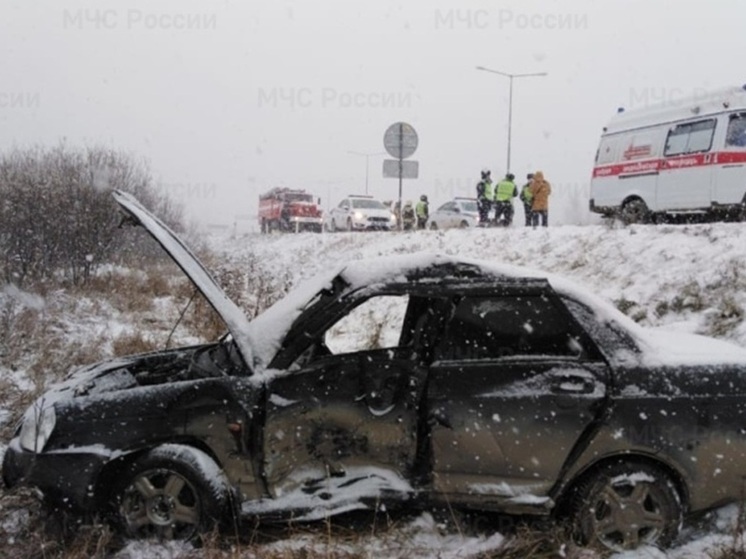 НА ЕКАД спасатели деблокировали пострадавшего в аварии