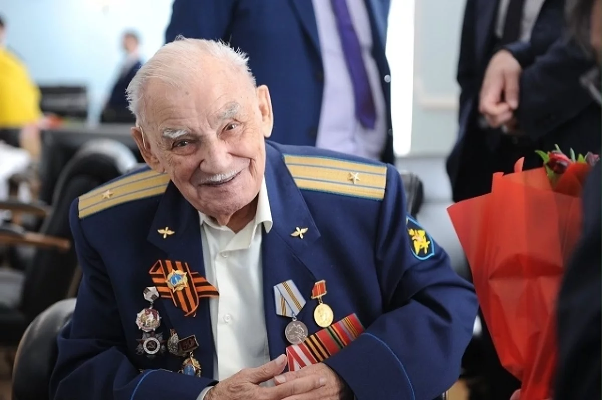 Свердловчане отметят 80-летие Великой Победы памятными выплатами-0