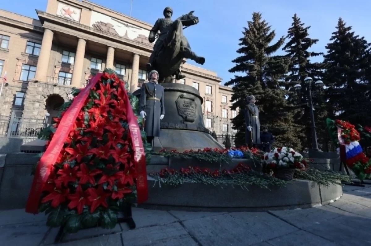 В Екатеринбурге почтили память Маршала Победы традиционной церемонией-0