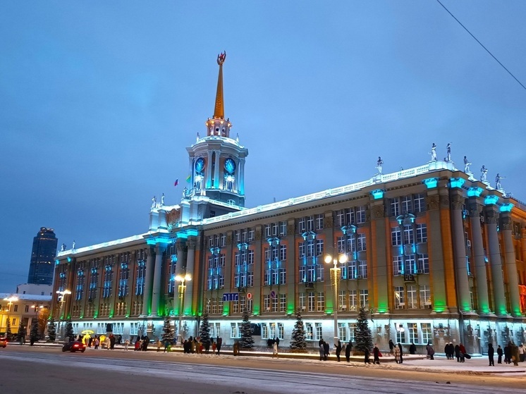 Глава Екатеринбурга поздравил работников бытового обслуживания и ЖКХ