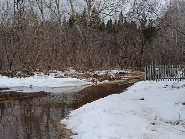Жители Катайска жалуются на подтопленные дороги