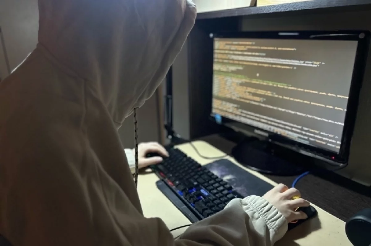 Пожилая жительница Свердловской области сохранила свои сбережения благодаря бдительности сотрудников банка-0