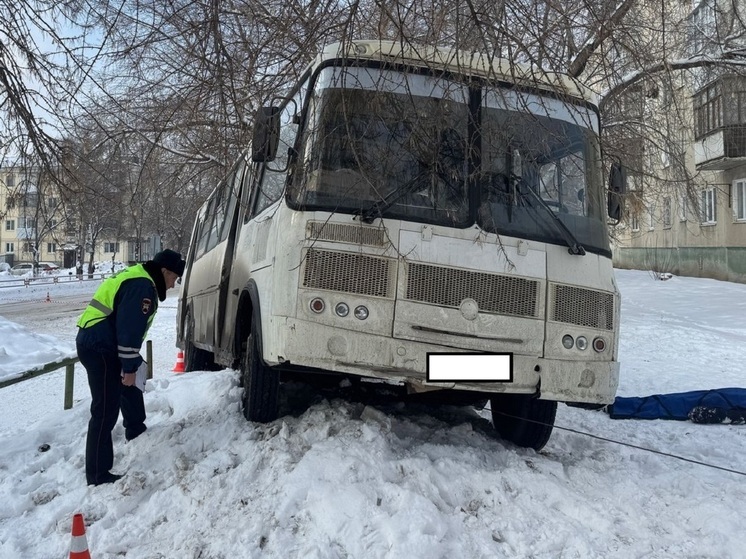 Остался на свободе водитель автобуса, задавившего пешехода в Каменске-Уральском