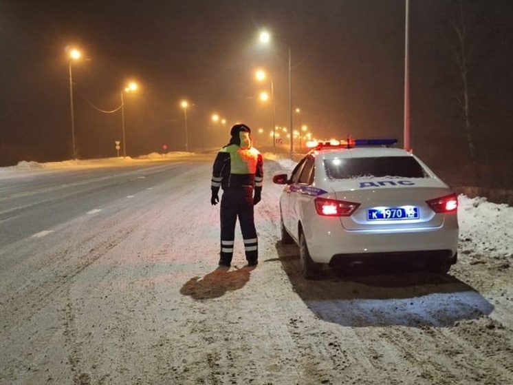 Свердловских водителей призвали к осторожности за рулем из-за снега