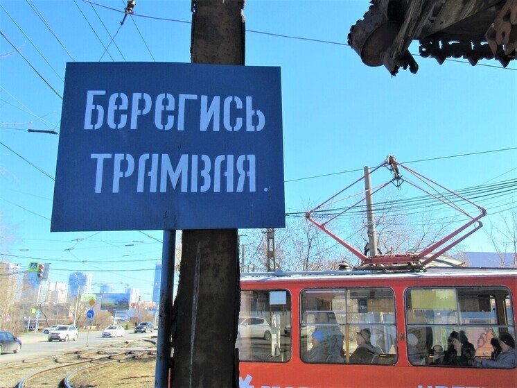 Перед остановкой «Шарташская» в Екатеринбурге сломался трамвай