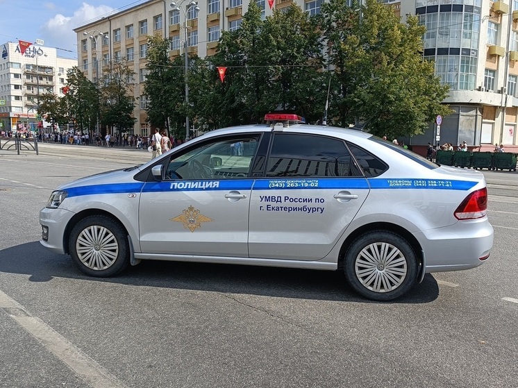 СМИ сообщают, что трое парней похитили в Екатеринбурге бойца СВО