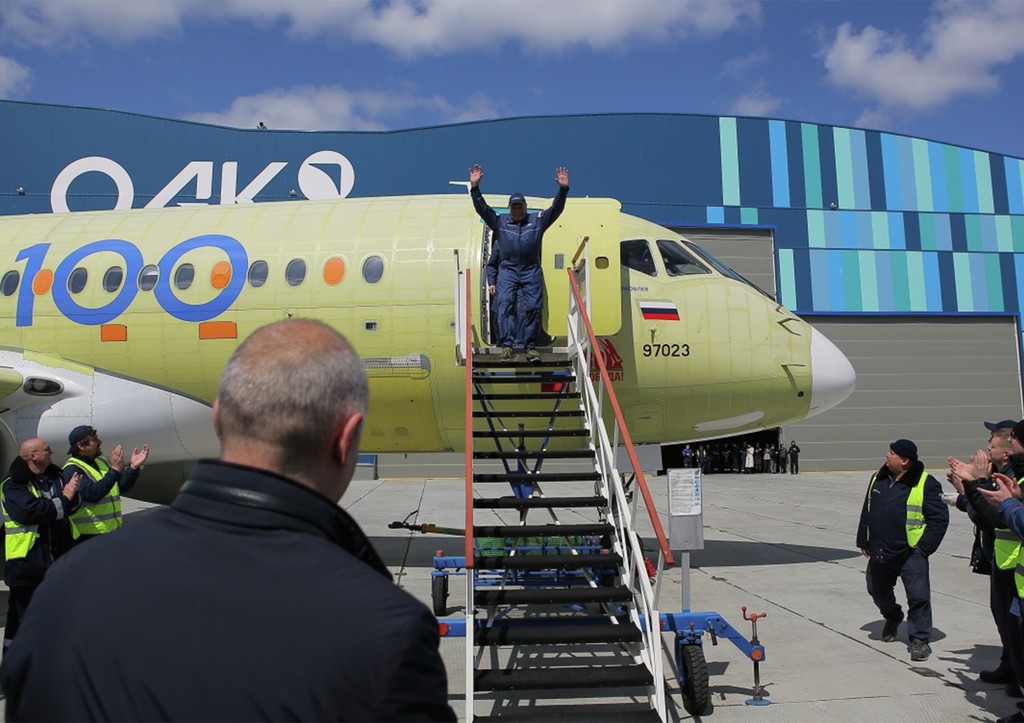 Полета полностью импортозамещенного SJ-100 c российскими двигателями ПД-8 в Комсомольске-на-Амуре