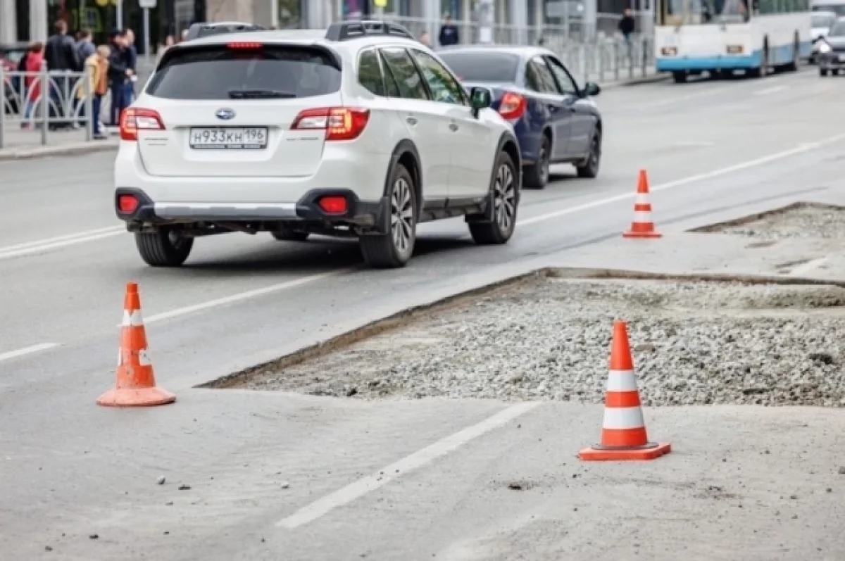 Администрация Екатеринбурга и ДЭУ обновили 91 дорожный участок за выходные-0