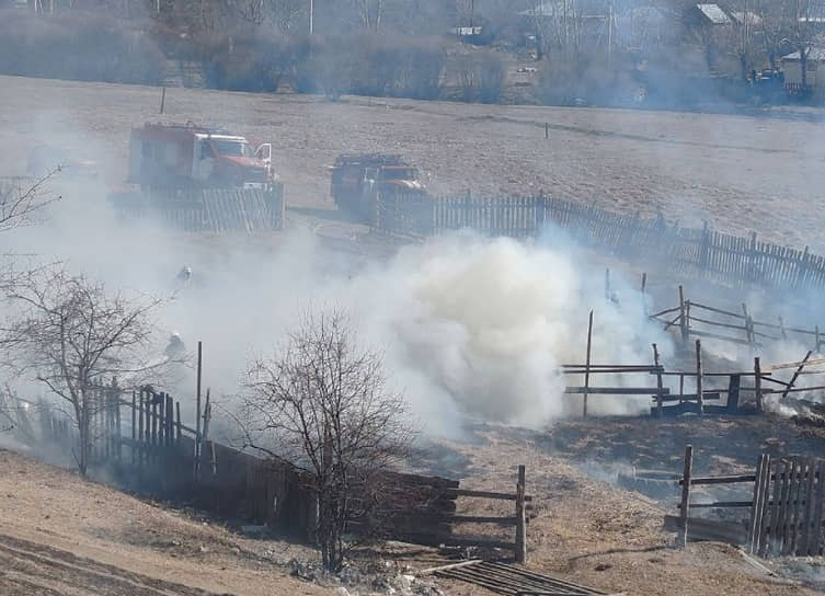 Активное тушение крупного пожара в Забайкалье с привлечением Минприроды и Авиалесоохраны-0