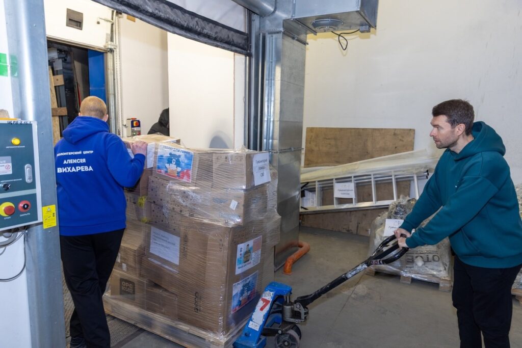 Алексей Вихарев и Волонтерский центр доставляют мотоцикл Урал и помощь из Ирбита на СВО