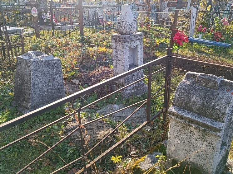 Дополнительные автобусы пустят до кладбищ Екатеринбурга