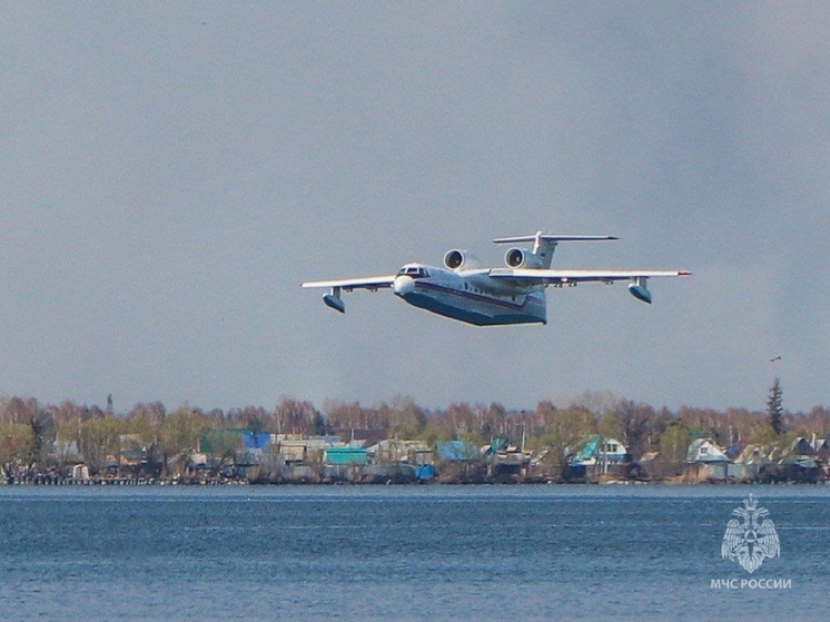 Самолет-амфибия и машина разграждения для тушения пожаров прибыли в Зауралье