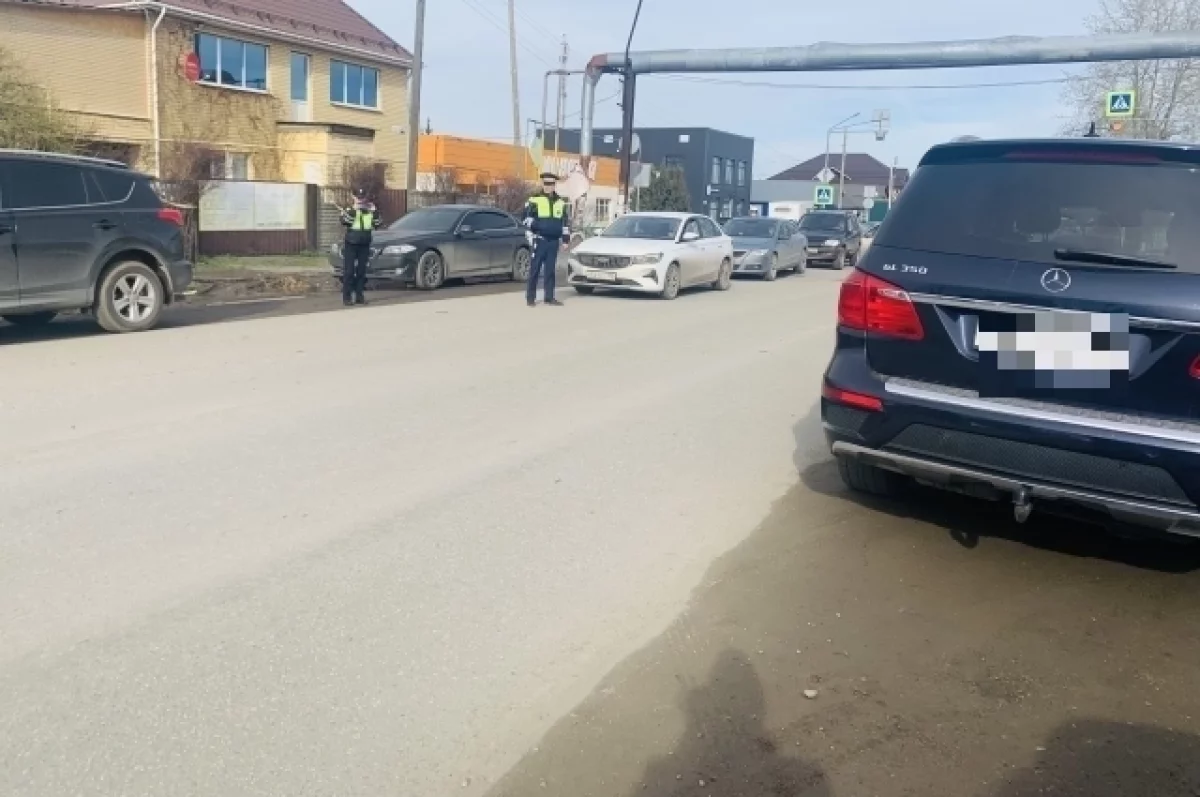 Быстрая помощь ГИБДД и больницы №9 подростку в ДТП с Mercedes в Заречном-0