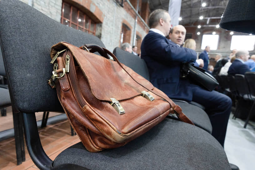 Эффективные стратегии Regroup и Ward Howell для мотивации CEO в современных компаниях-0