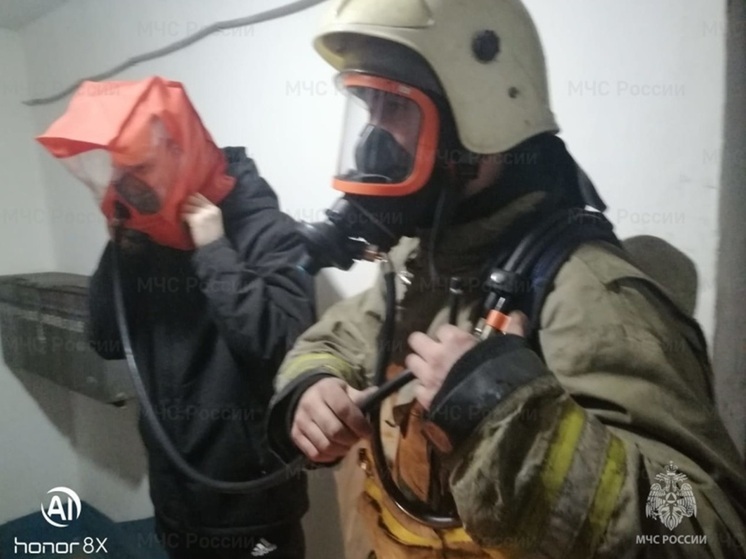 В Екатеринбурге из девятиэтажки эвакуировались 10 человек из-за пожара в подвале