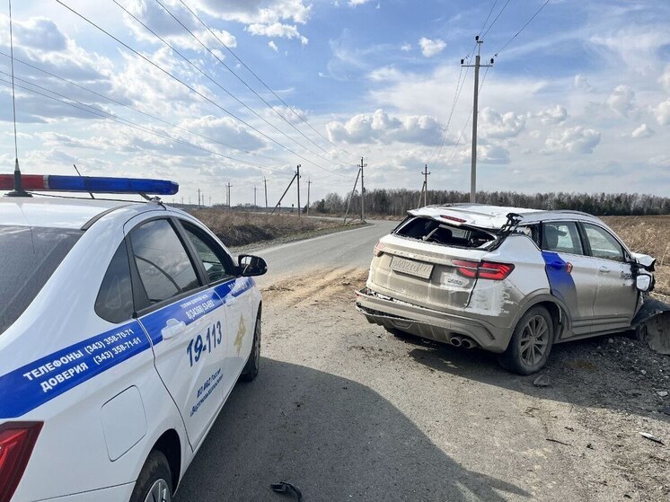 Молодой человек без прав въехал в дорожную опору около Верхней Пышмы