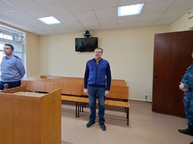 Главу Дегтярска обвиняют в получении взятки деньгами и Audi Q6