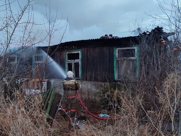 В селе Колчедан сгорел заброшенный барак