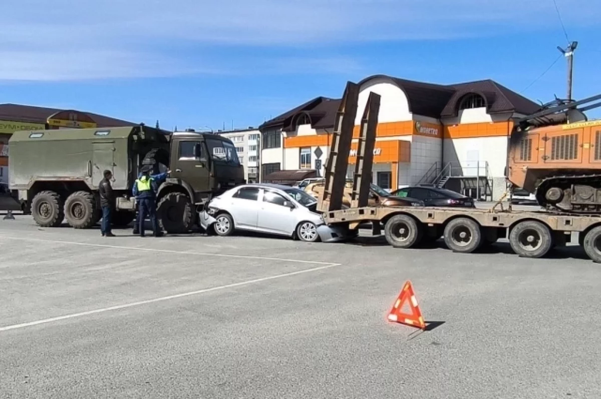 Toyota и КАМАЗ в Артемовском - ГИБДД озвучила итоги ДТП без жертв-0