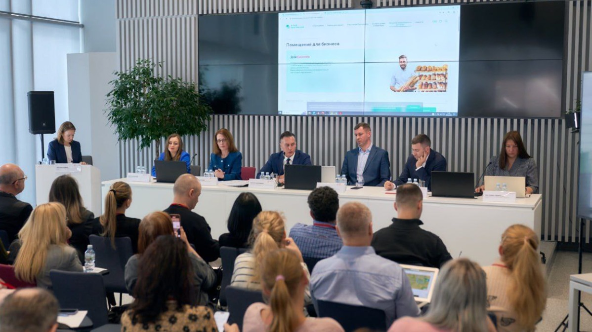 Москвичам рассказали об актуальных предложениях жилой недвижимости и машино-мест