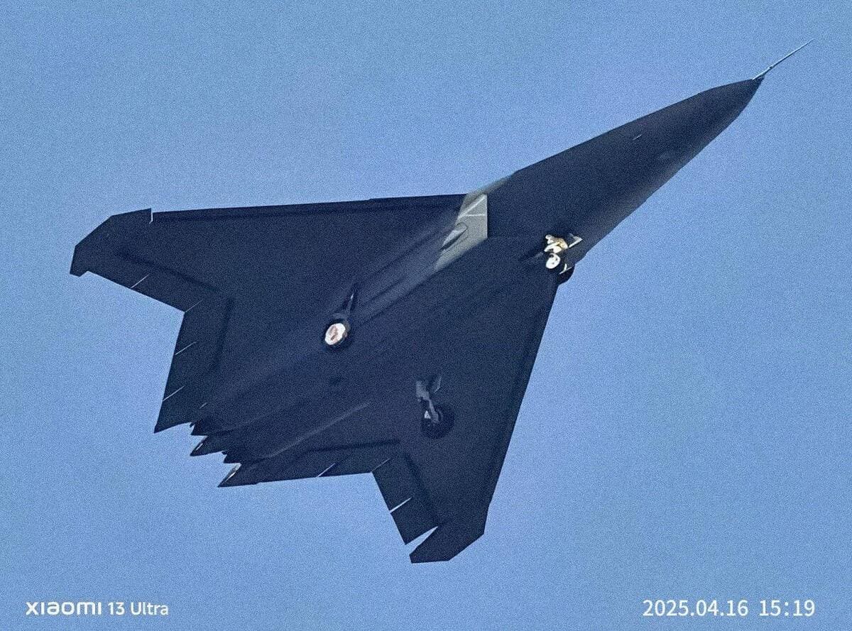 Китайский J-50 - будущее авиации с инновационными технологиями-0