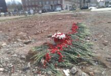 КПРФ провела цветочную акцию у памятника Ленину в Ревде как символ памяти и надежды kprf provela czvetochnuyu akcziyu u pamyatnika leninu v revde kak simvol pamyati i nadezhdy-ekaterinburgu-ru-174542017000-0