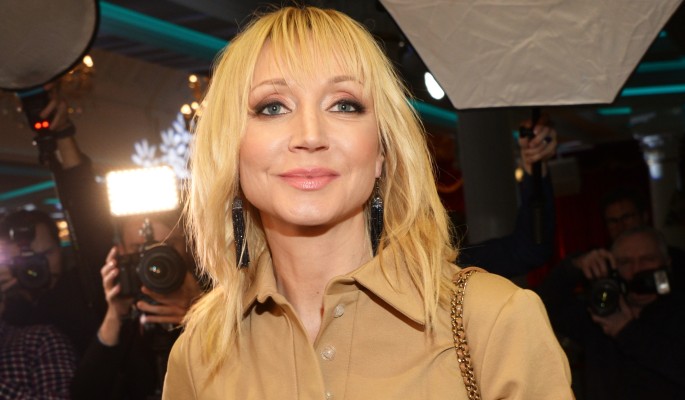 Орбакайте появилась на премьере сериала со своим участием в необычном платье