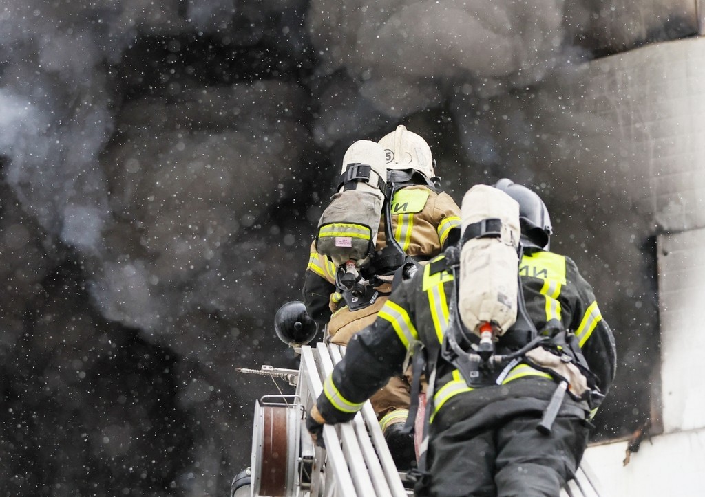 Огонь сгубил жизни четырех детей при пожаре в частном доме