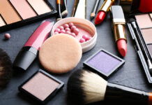 Минпромторг РФ сообщил об успехах ПД-8, Суперджет и росте импортозамещения косметики CosmeticsOnDarkBackgroundCloseup